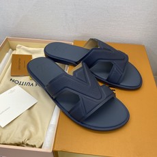 ⚠️【L *V】⚠️高品质,顶尖工艺品⚠️男士皮底拖鞋⚠️正码:38 -45,46,47,订做⚠最新经典 ⚠️【L *V】⚠️高品质,顶尖工艺品⚠️男士皮底拖鞋⚠️正码:38 -45,46,47,订做⚠最新经典