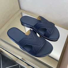 ⚠️【L *V】⚠️高品质,顶尖工艺品⚠️男士皮底拖鞋⚠️正码:38 -45,46,47,订做⚠最新经典 ⚠️【L *V】⚠️高品质,顶尖工艺品⚠️男士皮底拖鞋⚠️正码:38 -45,46,47,订做⚠最新经典