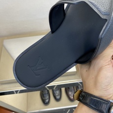 ⚠️【L *V】⚠️高品质,顶尖工艺品⚠️男士皮底拖鞋⚠️正码:38 -45,46,47,订做⚠最新经典 ⚠️【L *V】⚠️高品质,顶尖工艺品⚠️男士皮底拖鞋⚠️正码:38 -45,46,47,订做⚠最新经典