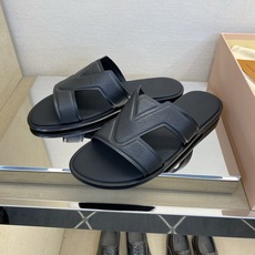 ⚠️【L *V】⚠️高品质,顶尖工艺品⚠️男士皮底拖鞋⚠️正码:38 -45,46,47,订做⚠最新经典 ⚠️【L *V】⚠️高品质,顶尖工艺品⚠️男士皮底拖鞋⚠️正码:38 -45,46,47,订做⚠最新经典