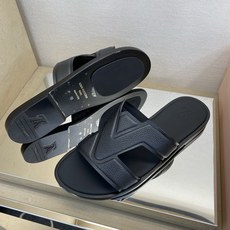 ⚠️【L *V】⚠️高品质,顶尖工艺品⚠️男士皮底拖鞋⚠️正码:38 -45,46,47,订做⚠最新经典 ⚠️【L *V】⚠️高品质,顶尖工艺品⚠️男士皮底拖鞋⚠️正码:38 -45,46,47,订做⚠最新经典