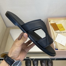 ⚠️【L *V】⚠️高品质,顶尖工艺品⚠️男士皮底拖鞋⚠️正码:38 -45,46,47,订做⚠最新经典 ⚠️【L *V】⚠️高品质,顶尖工艺品⚠️男士皮底拖鞋⚠️正码:38 -45,46,47,订做⚠最新经典