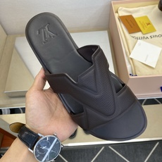 ⚠️【L *V】⚠️高品质,顶尖工艺品⚠️男士皮底拖鞋⚠️正码:38 -45,46,47,订做⚠最新经典 ⚠️【L *V】⚠️高品质,顶尖工艺品⚠️男士皮底拖鞋⚠️正码:38 -45,46,47,订做⚠最新经典
