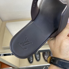 ⚠️【L *V】⚠️高品质,顶尖工艺品⚠️男士皮底拖鞋⚠️正码:38 -45,46,47,订做⚠最新经典 ⚠️【L *V】⚠️高品质,顶尖工艺品⚠️男士皮底拖鞋⚠️正码:38 -45,46,47,订做⚠最新经典
