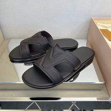 ⚠️【L *V】⚠️高品质,顶尖工艺品⚠️男士皮底拖鞋⚠️正码:38 -45,46,47,订做⚠最新经典 ⚠️【L *V】⚠️高品质,顶尖工艺品⚠️男士皮底拖鞋⚠️正码:38 -45,46,47,订做⚠最新经典