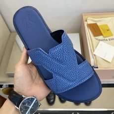 ⚠️【L *V】⚠️高品质,顶尖工艺品⚠️男士皮底拖鞋⚠️正码:38 -45,46,47,订做⚠最新经典 ⚠️【L *V】⚠️高品质,顶尖工艺品⚠️男士皮底拖鞋⚠️正码:38 -45,46,47,订做⚠最新经典