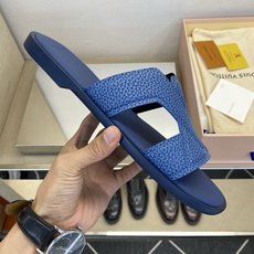 ⚠️【L *V】⚠️高品质,顶尖工艺品⚠️男士皮底拖鞋⚠️正码:38 -45,46,47,订做⚠最新经典 ⚠️【L *V】⚠️高品质,顶尖工艺品⚠️男士皮底拖鞋⚠️正码:38 -45,46,47,订做⚠最新经典