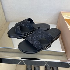 ⚠️【L *V】⚠️高品质,顶尖工艺品⚠️男士皮底拖鞋⚠️正码:38 -45,46,47,订做⚠最新经典 ⚠️【L *V】⚠️高品质,顶尖工艺品⚠️男士皮底拖鞋⚠️正码:38 -45,46,47,订做⚠最新经典