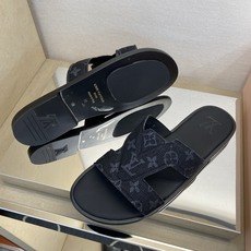 ⚠️【L *V】⚠️高品质,顶尖工艺品⚠️男士皮底拖鞋⚠️正码:38 -45,46,47,订做⚠最新经典 ⚠️【L *V】⚠️高品质,顶尖工艺品⚠️男士皮底拖鞋⚠️正码:38 -45,46,47,订做⚠最新经典