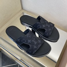 ⚠️【L *V】⚠️高品质,顶尖工艺品⚠️男士皮底拖鞋⚠️正码:38 -45,46,47,订做⚠最新经典 ⚠️【L *V】⚠️高品质,顶尖工艺品⚠️男士皮底拖鞋⚠️正码:38 -45,46,47,订做⚠最新经典