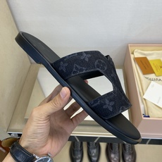 ⚠️【L *V】⚠️高品质,顶尖工艺品⚠️男士皮底拖鞋⚠️正码:38 -45,46,47,订做⚠最新经典 ⚠️【L *V】⚠️高品质,顶尖工艺品⚠️男士皮底拖鞋⚠️正码:38 -45,46,47,订做⚠最新经典