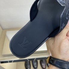 ⚠️【L *V】⚠️高品质,顶尖工艺品⚠️男士皮底拖鞋⚠️正码:38 -45,46,47,订做⚠最新经典 ⚠️【L *V】⚠️高品质,顶尖工艺品⚠️男士皮底拖鞋⚠️正码:38 -45,46,47,订做⚠最新经典