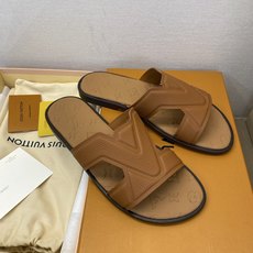 ⚠️【L *V】⚠️高品质,顶尖工艺品⚠️男士皮底拖鞋⚠️正码:38 -45,46,47,订做⚠最新经典 ⚠️【L *V】⚠️高品质,顶尖工艺品⚠️男士皮底拖鞋⚠️正码:38 -45,46,47,订做⚠最新经典