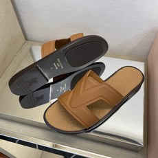⚠️【L *V】⚠️高品质,顶尖工艺品⚠️男士皮底拖鞋⚠️正码:38 -45,46,47,订做⚠最新经典 ⚠️【L *V】⚠️高品质,顶尖工艺品⚠️男士皮底拖鞋⚠️正码:38 -45,46,47,订做⚠最新经典