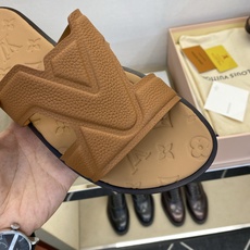 ⚠️【L *V】⚠️高品质,顶尖工艺品⚠️男士皮底拖鞋⚠️正码:38 -45,46,47,订做⚠最新经典 ⚠️【L *V】⚠️高品质,顶尖工艺品⚠️男士皮底拖鞋⚠️正码:38 -45,46,47,订做⚠最新经典