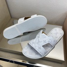 ⚠️【L *V】⚠️高品质,顶尖工艺品⚠️男士拖鞋⚠️正码:38 -45,46,47,订做⚠最新经典L老 ⚠️【L *V】⚠️高品质,顶尖工艺品⚠️男士拖鞋⚠️正码:38 -45,46,47,订做⚠最新经典L老