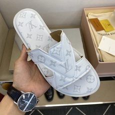 ⚠️【L *V】⚠️高品质,顶尖工艺品⚠️男士拖鞋⚠️正码:38 -45,46,47,订做⚠最新经典L老 ⚠️【L *V】⚠️高品质,顶尖工艺品⚠️男士拖鞋⚠️正码:38 -45,46,47,订做⚠最新经典L老