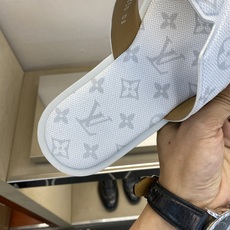 ⚠️【L *V】⚠️高品质,顶尖工艺品⚠️男士拖鞋⚠️正码:38 -45,46,47,订做⚠最新经典L老 ⚠️【L *V】⚠️高品质,顶尖工艺品⚠️男士拖鞋⚠️正码:38 -45,46,47,订做⚠最新经典L老