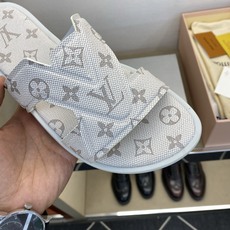 ⚠️【L *V】⚠️高品质,顶尖工艺品⚠️男士拖鞋⚠️正码:38 -45,46,47,订做⚠最新经典L老 ⚠️【L *V】⚠️高品质,顶尖工艺品⚠️男士拖鞋⚠️正码:38 -45,46,47,订做⚠最新经典L老
