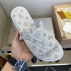 ⚠️【L *V】⚠️高品质,顶尖工艺品⚠️男士拖鞋⚠️正码:38 -45,46,47,订做⚠最新经典L老 ⚠️【L *V】⚠️高品质,顶尖工艺品⚠️男士拖鞋⚠️正码:38 -45,46,47,订做⚠最新经典L老