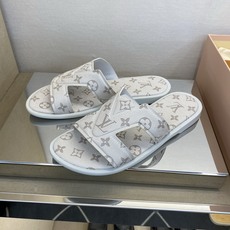⚠️【L *V】⚠️高品质,顶尖工艺品⚠️男士拖鞋⚠️正码:38 -45,46,47,订做⚠最新经典L老 ⚠️【L *V】⚠️高品质,顶尖工艺品⚠️男士拖鞋⚠️正码:38 -45,46,47,订做⚠最新经典L老