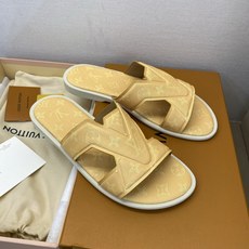 ⚠️【L *V】⚠️高品质,顶尖工艺品⚠️男士拖鞋⚠️正码:38 -45,46,47,订做⚠最新经典L老 ⚠️【L *V】⚠️高品质,顶尖工艺品⚠️男士拖鞋⚠️正码:38 -45,46,47,订做⚠最新经典L老