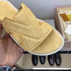 ⚠️【L *V】⚠️高品质,顶尖工艺品⚠️男士拖鞋⚠️正码:38 -45,46,47,订做⚠最新经典L老 ⚠️【L *V】⚠️高品质,顶尖工艺品⚠️男士拖鞋⚠️正码:38 -45,46,47,订做⚠最新经典L老