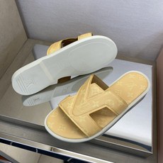 ⚠️【L *V】⚠️高品质,顶尖工艺品⚠️男士拖鞋⚠️正码:38 -45,46,47,订做⚠最新经典L老 ⚠️【L *V】⚠️高品质,顶尖工艺品⚠️男士拖鞋⚠️正码:38 -45,46,47,订做⚠最新经典L老