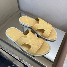 ⚠️【L *V】⚠️高品质,顶尖工艺品⚠️男士拖鞋⚠️正码:38 -45,46,47,订做⚠最新经典L老 ⚠️【L *V】⚠️高品质,顶尖工艺品⚠️男士拖鞋⚠️正码:38 -45,46,47,订做⚠最新经典L老