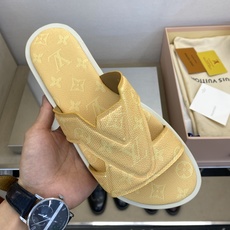 ⚠️【L *V】⚠️高品质,顶尖工艺品⚠️男士拖鞋⚠️正码:38 -45,46,47,订做⚠最新经典L老 ⚠️【L *V】⚠️高品质,顶尖工艺品⚠️男士拖鞋⚠️正码:38 -45,46,47,订做⚠最新经典L老