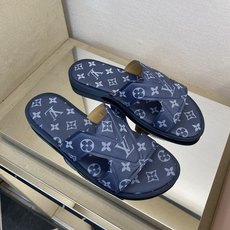 ⚠️【L *V】⚠️高品质,顶尖工艺品⚠️男士拖鞋⚠️正码:38 -45,46,47,订做⚠最新经典L老 ⚠️【L *V】⚠️高品质,顶尖工艺品⚠️男士拖鞋⚠️正码:38 -45,46,47,订做⚠最新经典L老
