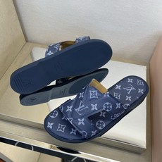 ⚠️【L *V】⚠️高品质,顶尖工艺品⚠️男士拖鞋⚠️正码:38 -45,46,47,订做⚠最新经典L老 ⚠️【L *V】⚠️高品质,顶尖工艺品⚠️男士拖鞋⚠️正码:38 -45,46,47,订做⚠最新经典L老
