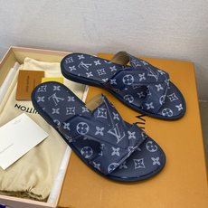 ⚠️【L *V】⚠️高品质,顶尖工艺品⚠️男士拖鞋⚠️正码:38 -45,46,47,订做⚠最新经典L老 ⚠️【L *V】⚠️高品质,顶尖工艺品⚠️男士拖鞋⚠️正码:38 -45,46,47,订做⚠最新经典L老