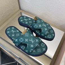 ⚠️【L *V】⚠️高品质,顶尖工艺品⚠️男士拖鞋⚠️正码:38 -45,46,47,订做⚠最新经典L老 ⚠️【L *V】⚠️高品质,顶尖工艺品⚠️男士拖鞋⚠️正码:38 -45,46,47,订做⚠最新经典L老