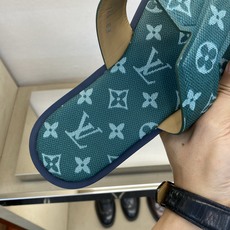 ⚠️【L *V】⚠️高品质,顶尖工艺品⚠️男士拖鞋⚠️正码:38 -45,46,47,订做⚠最新经典L老 ⚠️【L *V】⚠️高品质,顶尖工艺品⚠️男士拖鞋⚠️正码:38 -45,46,47,订做⚠最新经典L老
