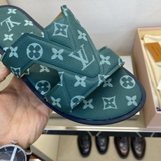 ⚠️【L *V】⚠️高品质,顶尖工艺品⚠️男士拖鞋⚠️正码:38 -45,46,47,订做⚠最新经典L老 ⚠️【L *V】⚠️高品质,顶尖工艺品⚠️男士拖鞋⚠️正码:38 -45,46,47,订做⚠最新经典L老