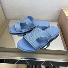 ⚠️【L *V】⚠️高品质,顶尖工艺品⚠️男士拖鞋⚠️正码:38 -45,46,47,订做⚠最新经典L老 ⚠️【L *V】⚠️高品质,顶尖工艺品⚠️男士拖鞋⚠️正码:38 -45,46,47,订做⚠最新经典L老