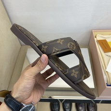 ⚠️【L *V】⚠️高品质,顶尖工艺品⚠️男士拖鞋⚠️正码:38 -45,46,47,订做⚠最新经典L老 ⚠️【L *V】⚠️高品质,顶尖工艺品⚠️男士拖鞋⚠️正码:38 -45,46,47,订做⚠最新经典L老