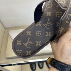 ⚠️【L *V】⚠️高品质,顶尖工艺品⚠️男士拖鞋⚠️正码:38 -45,46,47,订做⚠最新经典L老 ⚠️【L *V】⚠️高品质,顶尖工艺品⚠️男士拖鞋⚠️正码:38 -45,46,47,订做⚠最新经典L老