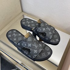 ⚠️【L *V】⚠️高品质,顶尖工艺品⚠️男士拖鞋⚠️正码:38 -45,46,47,订做⚠最新经典L老 ⚠️【L *V】⚠️高品质,顶尖工艺品⚠️男士拖鞋⚠️正码:38 -45,46,47,订做⚠最新经典L老