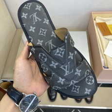 ⚠️【L *V】⚠️高品质,顶尖工艺品⚠️男士拖鞋⚠️正码:38 -45,46,47,订做⚠最新经典L老 ⚠️【L *V】⚠️高品质,顶尖工艺品⚠️男士拖鞋⚠️正码:38 -45,46,47,订做⚠最新经典L老