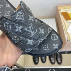 ⚠️【L *V】⚠️高品质,顶尖工艺品⚠️男士拖鞋⚠️正码:38 -45,46,47,订做⚠最新经典L老 ⚠️【L *V】⚠️高品质,顶尖工艺品⚠️男士拖鞋⚠️正码:38 -45,46,47,订做⚠最新经典L老