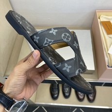⚠️【L *V】⚠️高品质,顶尖工艺品⚠️男士拖鞋⚠️正码:38 -45,46,47,订做⚠最新经典L老 ⚠️【L *V】⚠️高品质,顶尖工艺品⚠️男士拖鞋⚠️正码:38 -45,46,47,订做⚠最新经典L老