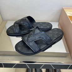 ⚠️【L *V】⚠️高品质,顶尖工艺品⚠️男士拖鞋⚠️正码:38 -45,46,47,订做⚠最新经典L老 ⚠️【L *V】⚠️高品质,顶尖工艺品⚠️男士拖鞋⚠️正码:38 -45,46,47,订做⚠最新经典L老