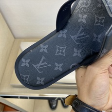 ⚠️【L *V】⚠️高品质,顶尖工艺品⚠️男士拖鞋⚠️正码:38 -45,46,47,订做⚠最新经典L老 ⚠️【L *V】⚠️高品质,顶尖工艺品⚠️男士拖鞋⚠️正码:38 -45,46,47,订做⚠最新经典L老