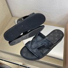 ⚠️【L *V】⚠️高品质,顶尖工艺品⚠️男士拖鞋⚠️正码:38 -45,46,47,订做⚠最新经典L老 ⚠️【L *V】⚠️高品质,顶尖工艺品⚠️男士拖鞋⚠️正码:38 -45,46,47,订做⚠最新经典L老