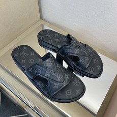 ⚠️【L *V】⚠️高品质,顶尖工艺品⚠️男士拖鞋⚠️正码:38 -45,46,47,订做⚠最新经典L老 ⚠️【L *V】⚠️高品质,顶尖工艺品⚠️男士拖鞋⚠️正码:38 -45,46,47,订做⚠最新经典L老