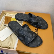 ⚠️【L *V】⚠️高品质,顶尖工艺品⚠️男士拖鞋⚠️正码:38 -45,46,47,订做⚠最新经典L老 ⚠️【L *V】⚠️高品质,顶尖工艺品⚠️男士拖鞋⚠️正码:38 -45,46,47,订做⚠最新经典L老