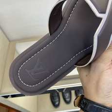 ⚠️【L *V】⚠️高品质,顶尖工艺品⚠️男士拖鞋⚠️正码:38 -45,46,47,订做⚠最新经典L老 ⚠️【L *V】⚠️高品质,顶尖工艺品⚠️男士拖鞋⚠️正码:38 -45,46,47,订做⚠最新经典L老