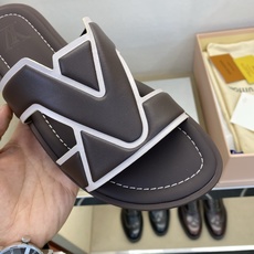 ⚠️【L *V】⚠️高品质,顶尖工艺品⚠️男士拖鞋⚠️正码:38 -45,46,47,订做⚠最新经典L老 ⚠️【L *V】⚠️高品质,顶尖工艺品⚠️男士拖鞋⚠️正码:38 -45,46,47,订做⚠最新经典L老